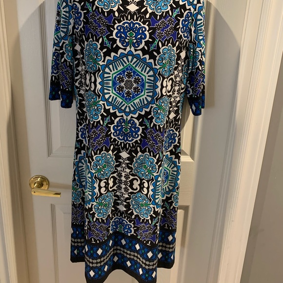 Mixed color dress. - Picture 1 of 2